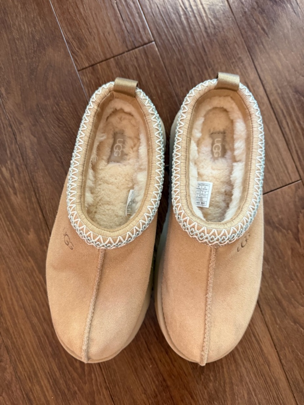 UGG Women's Slip-On Sheepskin Slipper - Chestnut/Tan